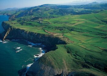 Vistas áreas de parte de la costa de Cantabria