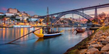 Ciudad de Oporto, situada al norte de Portugal, entre los destinos que ofrece Viajes El Corte Inglés