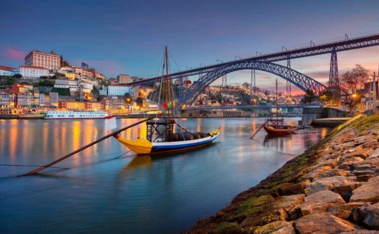 Ciudad de Oporto, situada al norte de Portugal, entre los destinos que ofrece Viajes El Corte Inglés