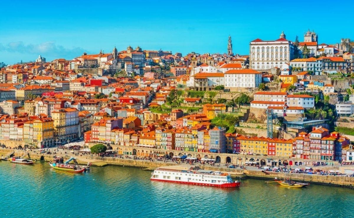 Ciudad de Oporto, situada al norte de Portugal, entre los destinos que ofrece Viajes El Corte Inglés