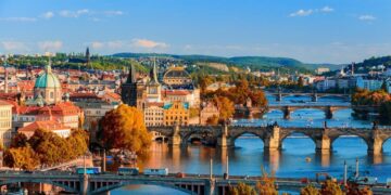 Praga, capital de República Checa, es uno de los destinos turísticos de Europa más visitados