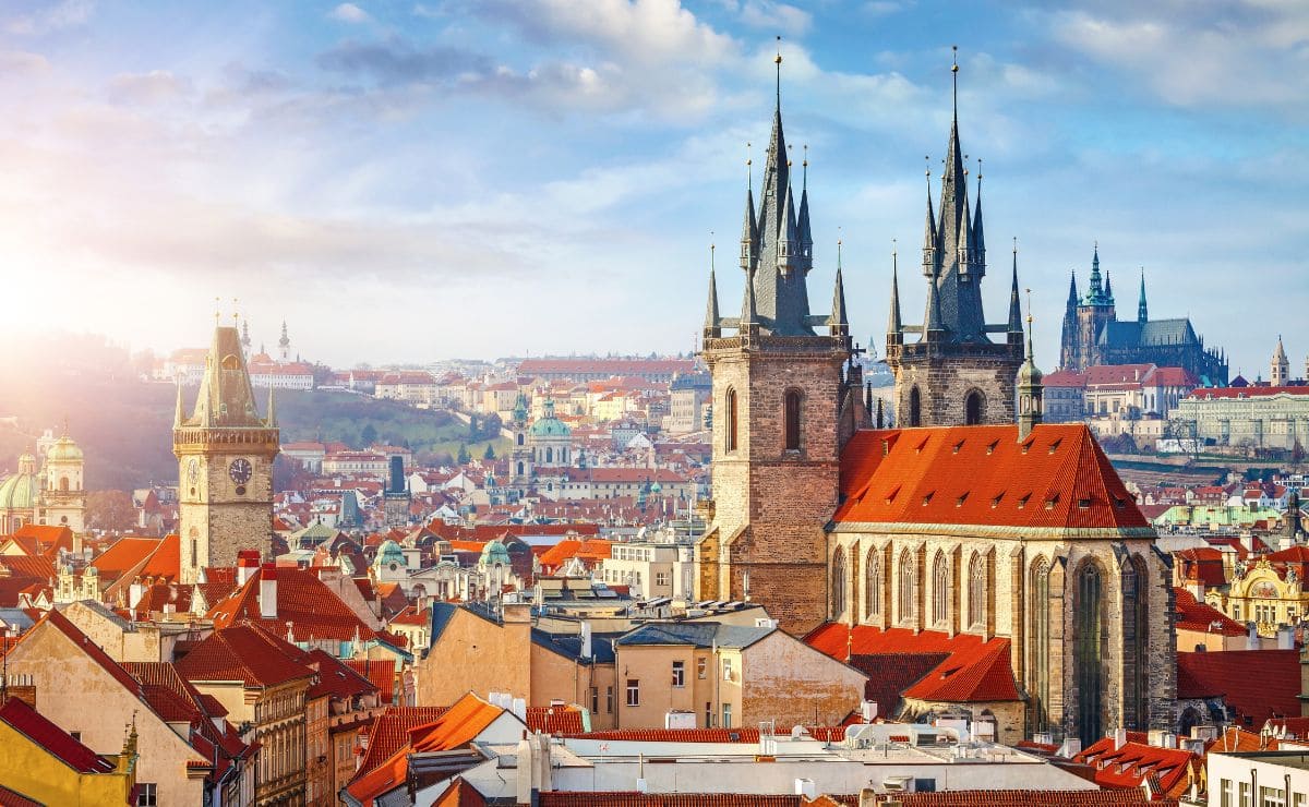 Praga, capital de República Checa, es uno de los destinos turísticos de Europa más visitados