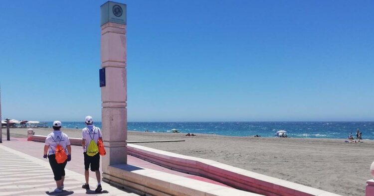 Vigilantes de la playa contratados por la Junta de Andalucía