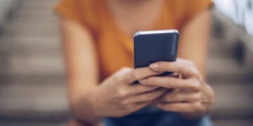 whatsapp facebook tecnología smartphone aplicación redes sociales mensajería online fotos memoria