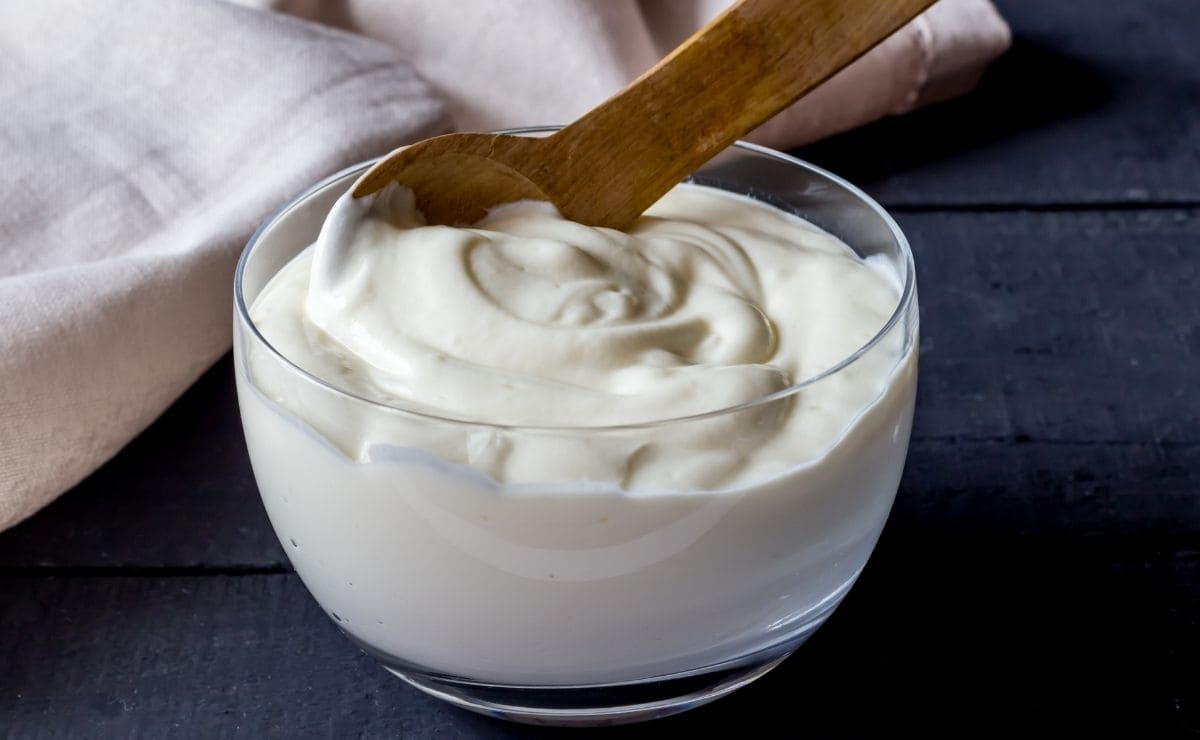 ¿Qué pasa si me como un yogur natural caducado?