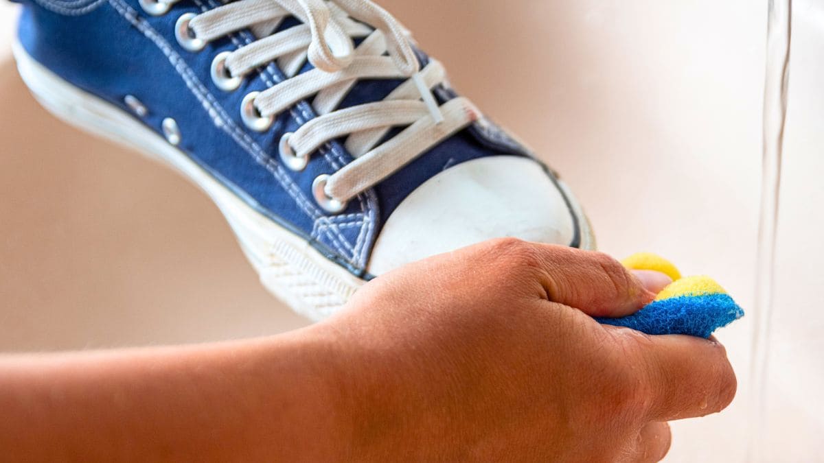 El mejor truco casero para limpiar las zapatillas 