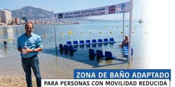 La playa de Fuengirola instala una zona de baño para personas con movilidad reducida