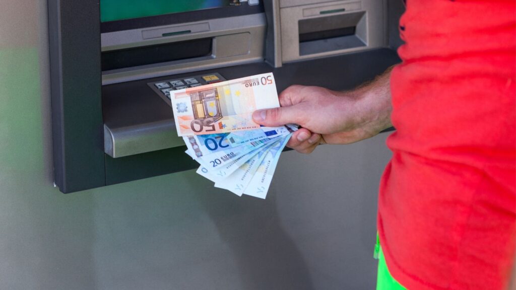 Límite de dinero para sacar en un cajero automático