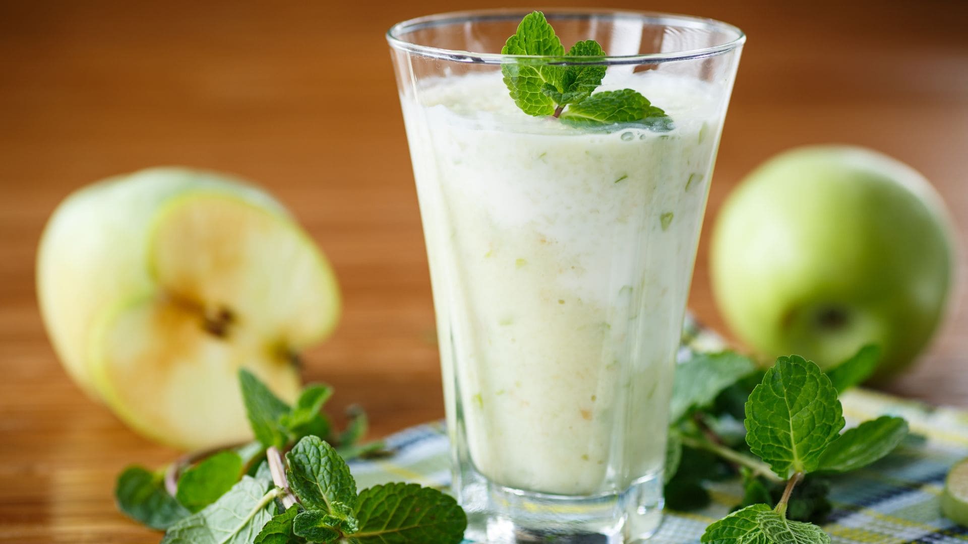 El batido de manzana saludable para tus desayunos y meriendas