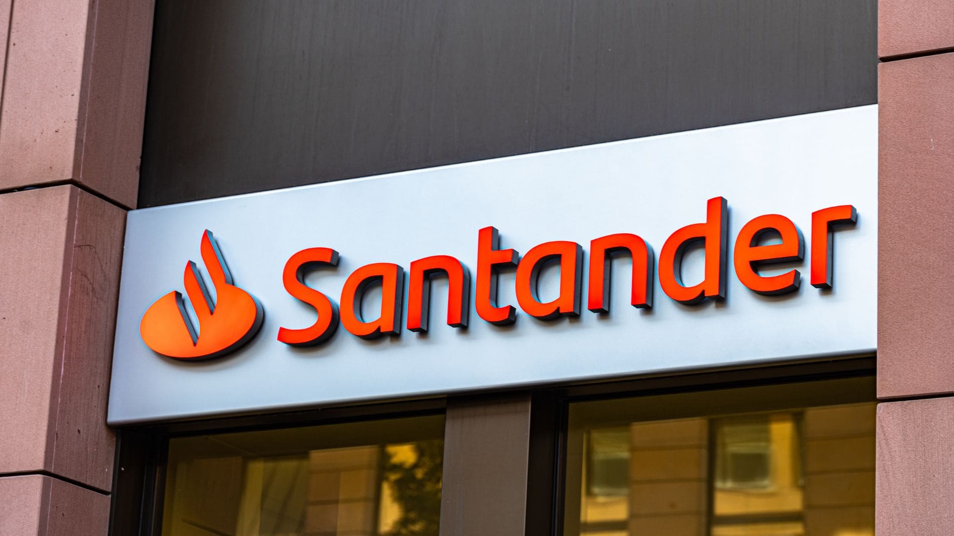 El Banco Santander y Correos te llevan tu dinero en efectivo a casa