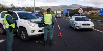 La Guardia Civil advierte de las consecuencias por avisar a otros conductores de su presencia