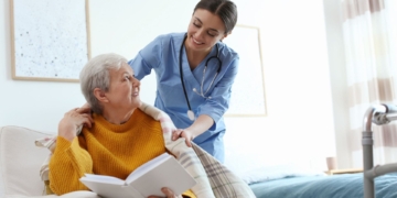 Persona mayor en situación de dependencia por la Comunidad de Madrid