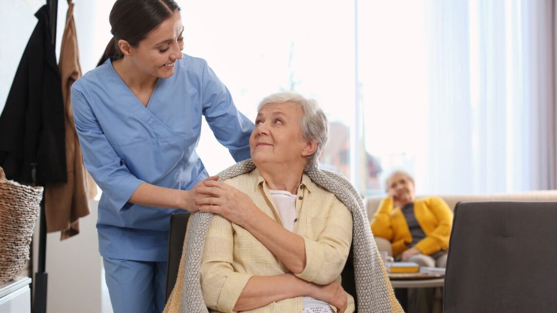 La Comunidad de Madrid ofrece diferentes ayudas a las personas en situación de dependencia