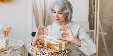 Te contamos como elegir el regalo perfecto para las personas mayores en Navidad