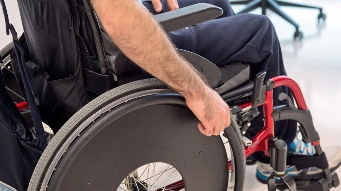 La primera silla de ruedas que funciona con voz en el mundo se crea en España