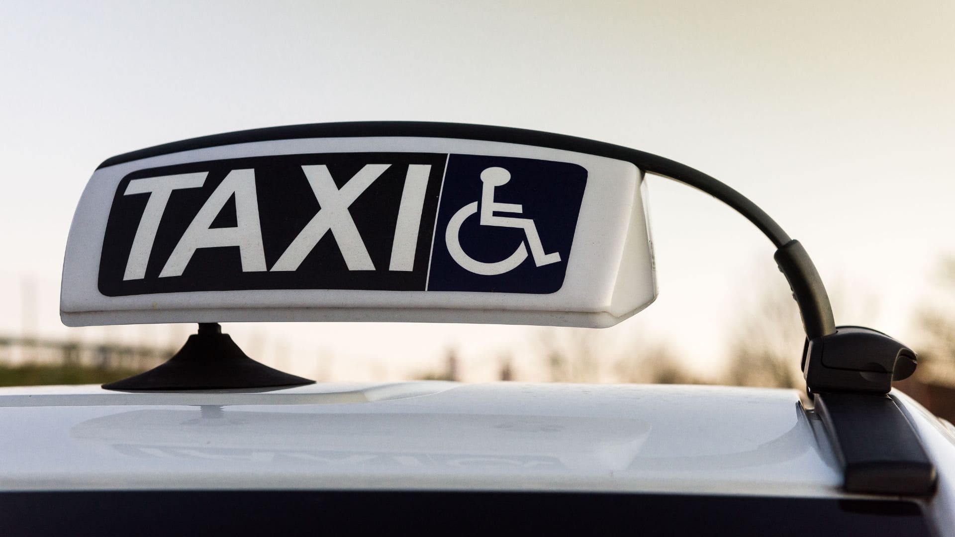 Los taxistas de Valencia piden ayudas para dar servicio a personas con discapacidad