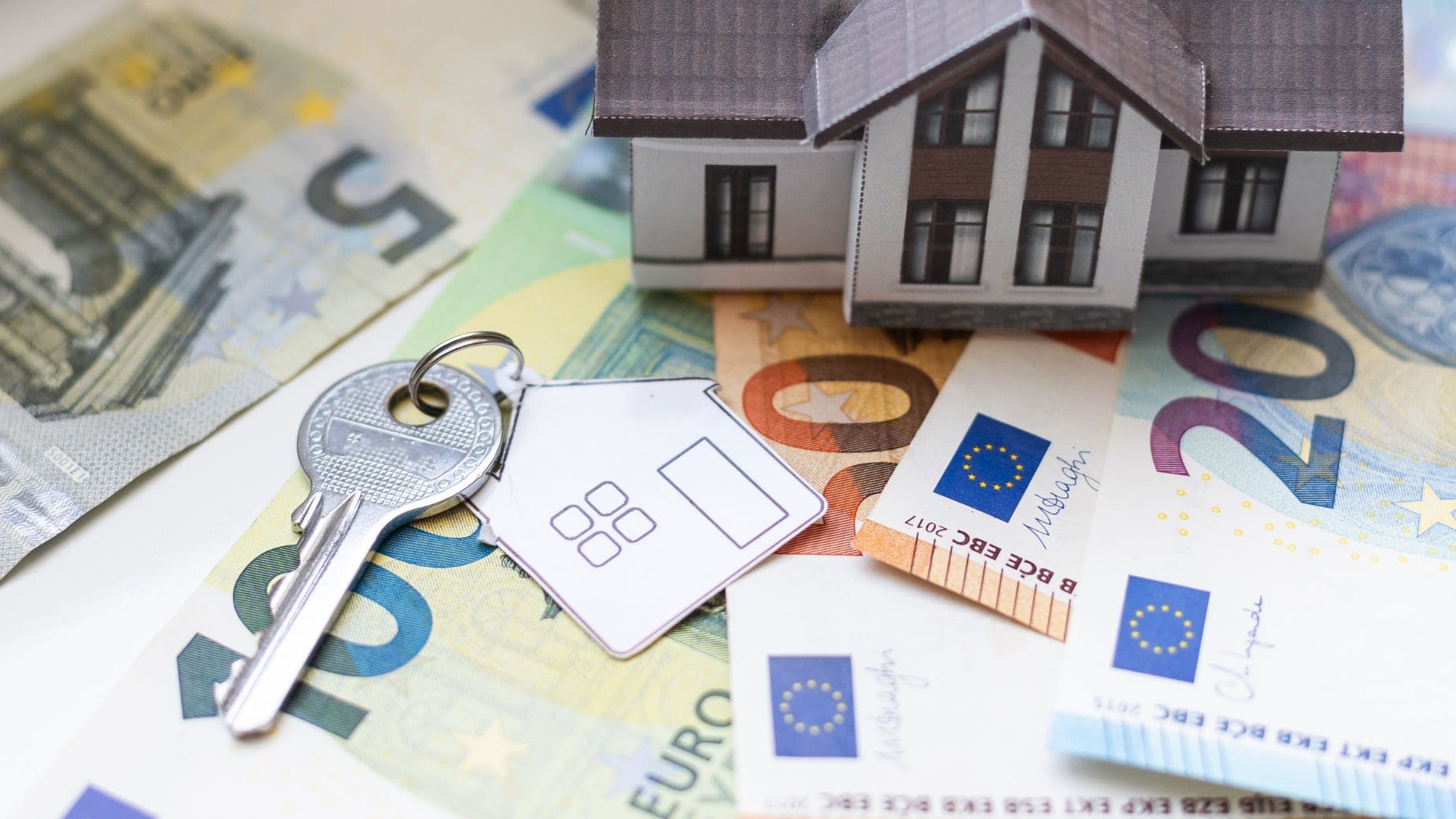 Ahorrar para comprar una casa en España