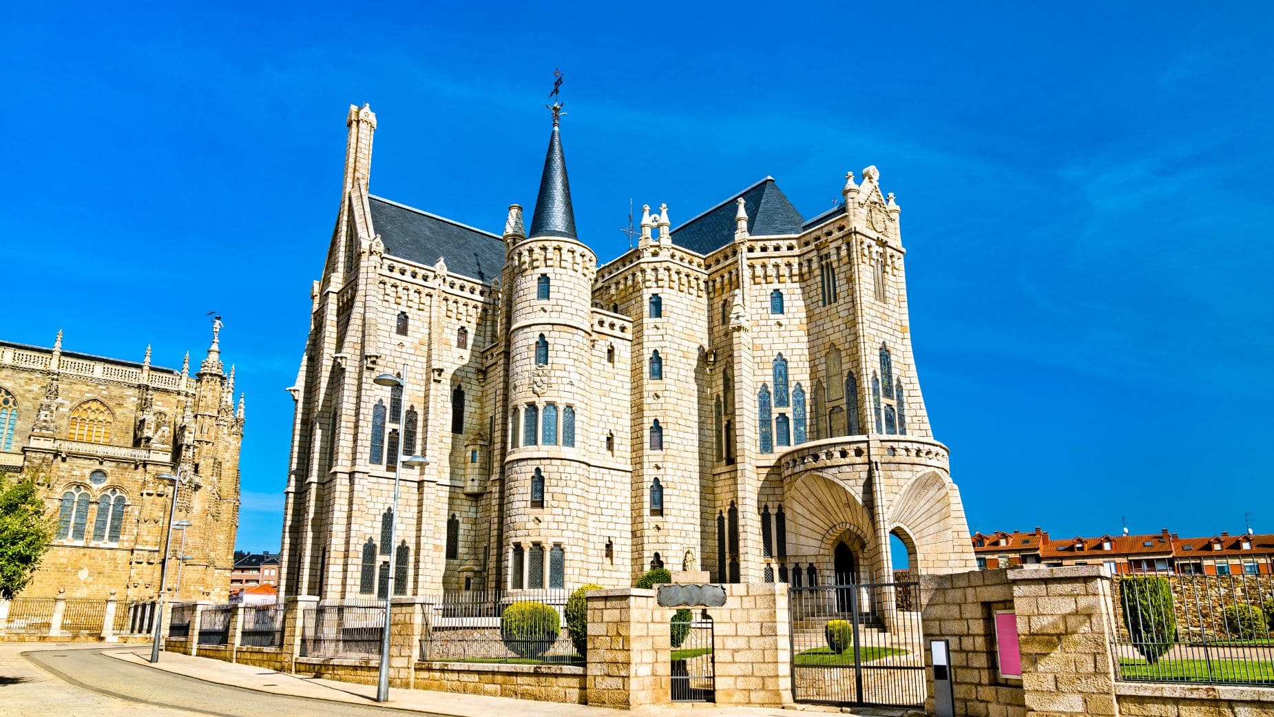 Gaudí es el artífica de este maravilloso palacio de España