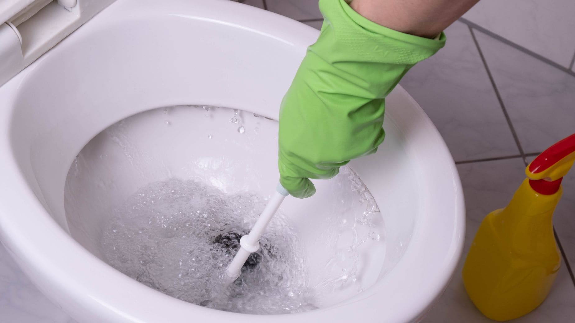 La limpieza del váter es fundamental para mantener la higiene del baño