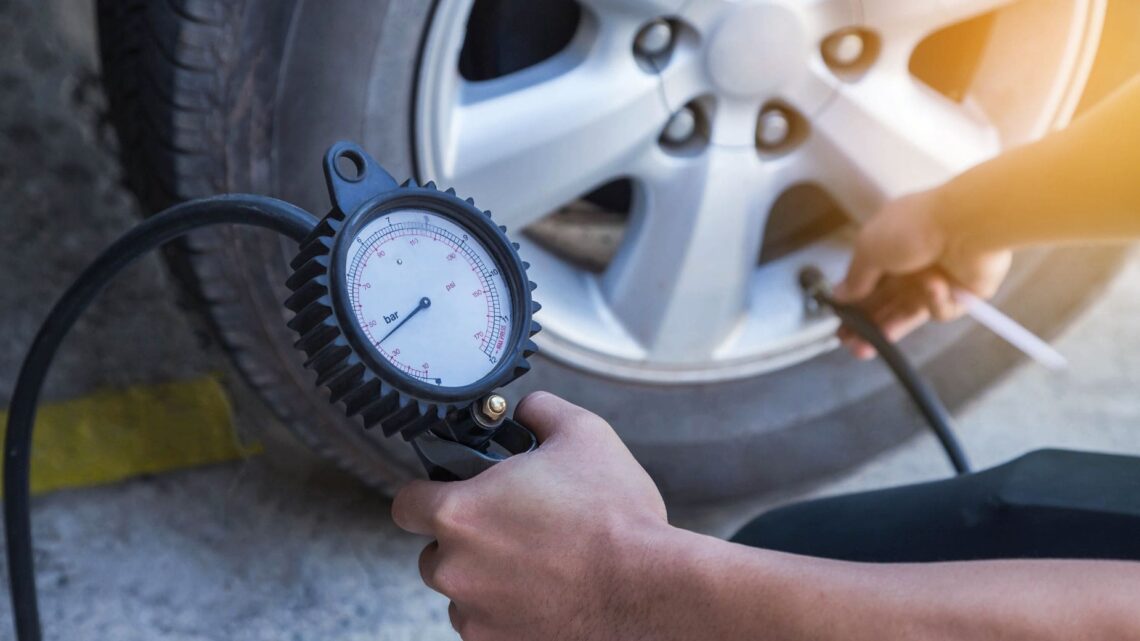 Medir la presión de los neumáticos es fundamental