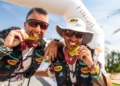 Pol Makuri y Albert Jorquera tras acabar la dura prueba de la Oman Desert Marathon