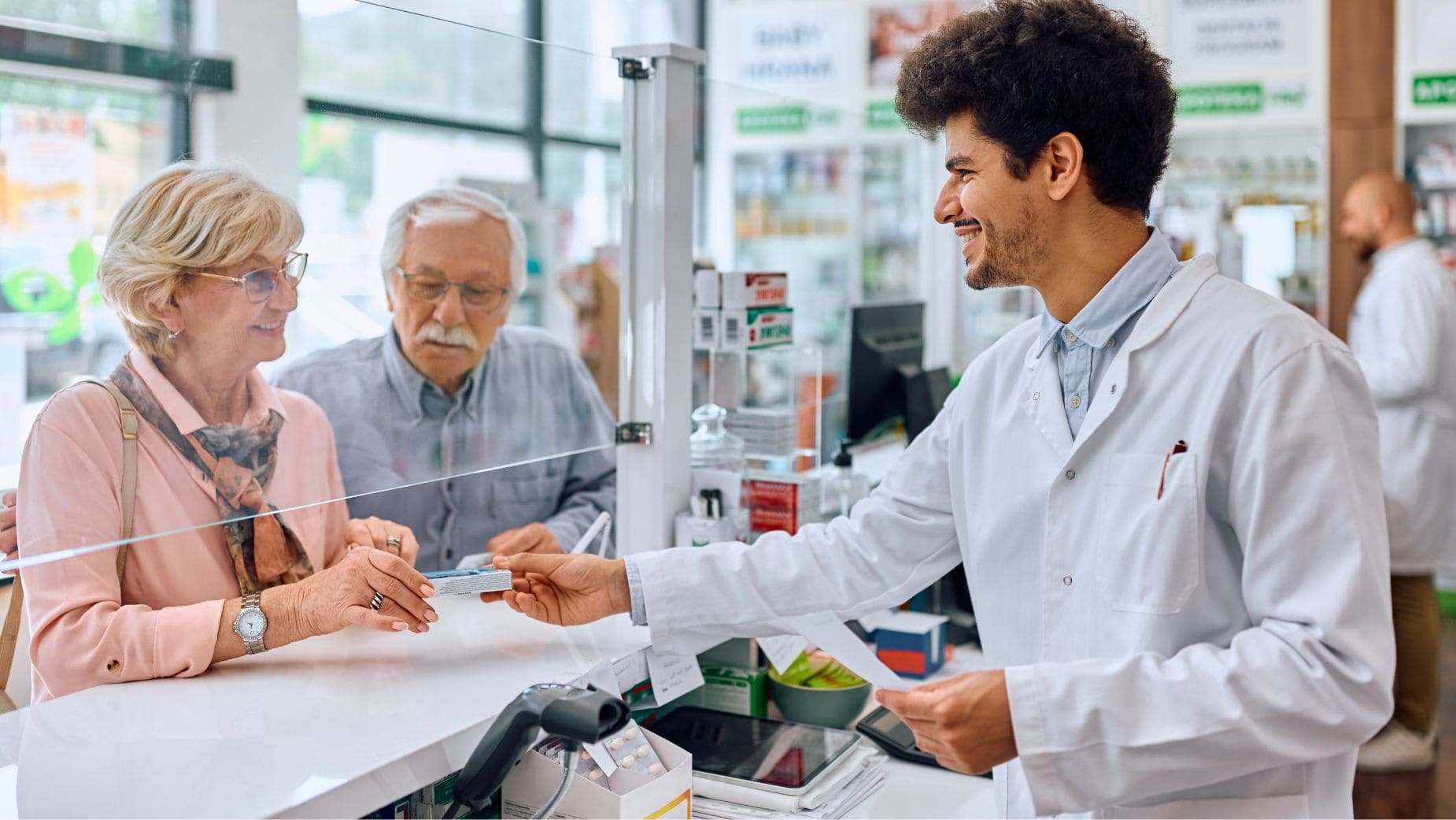 Pensionista en la farmacia