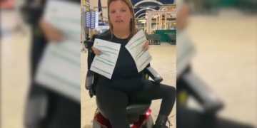 Ana, la joven con discapacidad que ha sido discriminada por Ryanair y no ha podido viajar