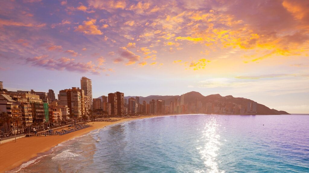 El IMSERSO ofrece la posibilidad de viajar a Benidorm por 210 euros