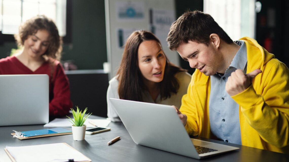 El grado de discapacidad para acceder a las becas se reduce hasta el 25% en 2024