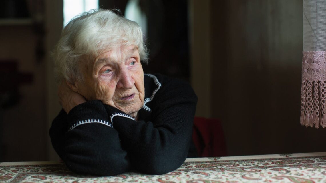 Muchas personas mayores se ven obligadas a vivir en un piso compartido de alquiler