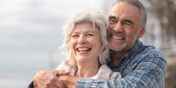 La Xunta de Galicia lanza el 'Carné +65' con descuentos para personas mayores de 65 años