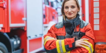 El salario medio de un bombero en España ronda los 2.000 euros