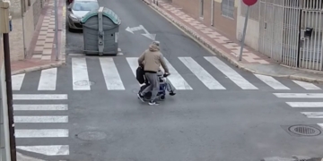 Un cura roba una silla de ruedas a una persona con discapacidad y la intenta vender por Wallapop