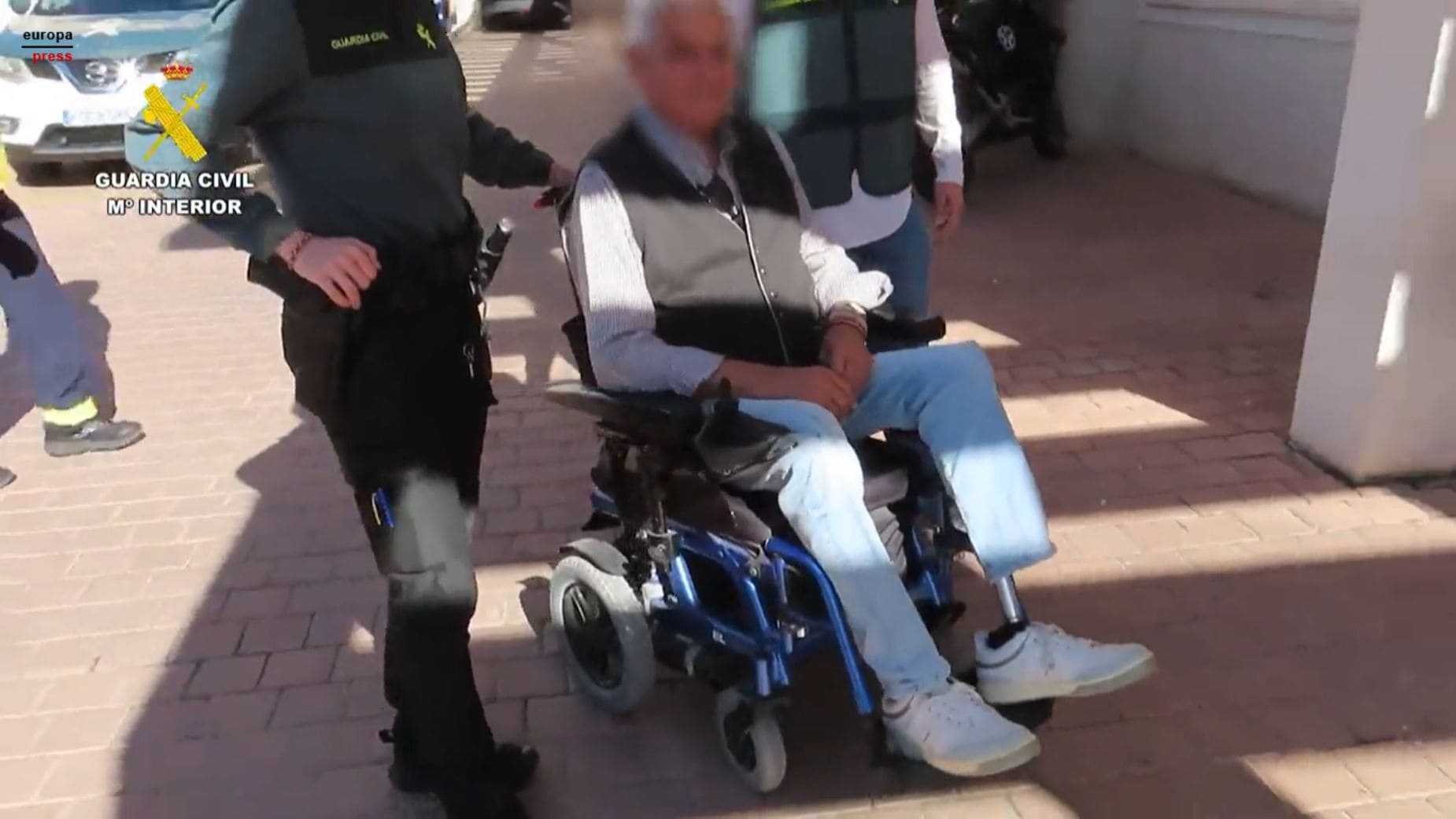 Un cura roba una silla de ruedas a una persona con discapacidad y la intenta vender por Wallapop
