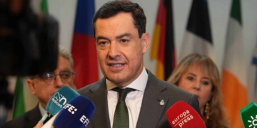 El Gobierno de la Junta de Andalucía de Juanma Moreno bate récords en materia de dependencia