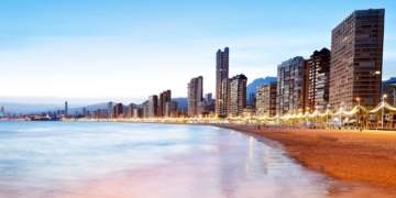 Viajes El Corte Inglés lanza una oferta para viajar a Benidorm a precio de IMSERSO