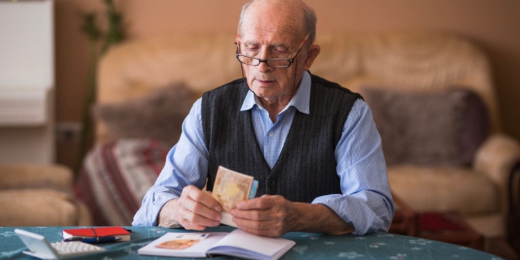 Cajasur ofrece esta cuenta de ahorro para mayores de 65 años