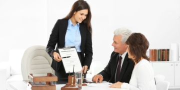 El sueldo de un notario depende de varios factores