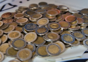 Cuidado con las monedas de 2 euros que puedan ser falsas