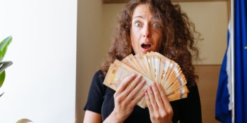 Mujer beneficiaria del Ingreso Mínimo Vital