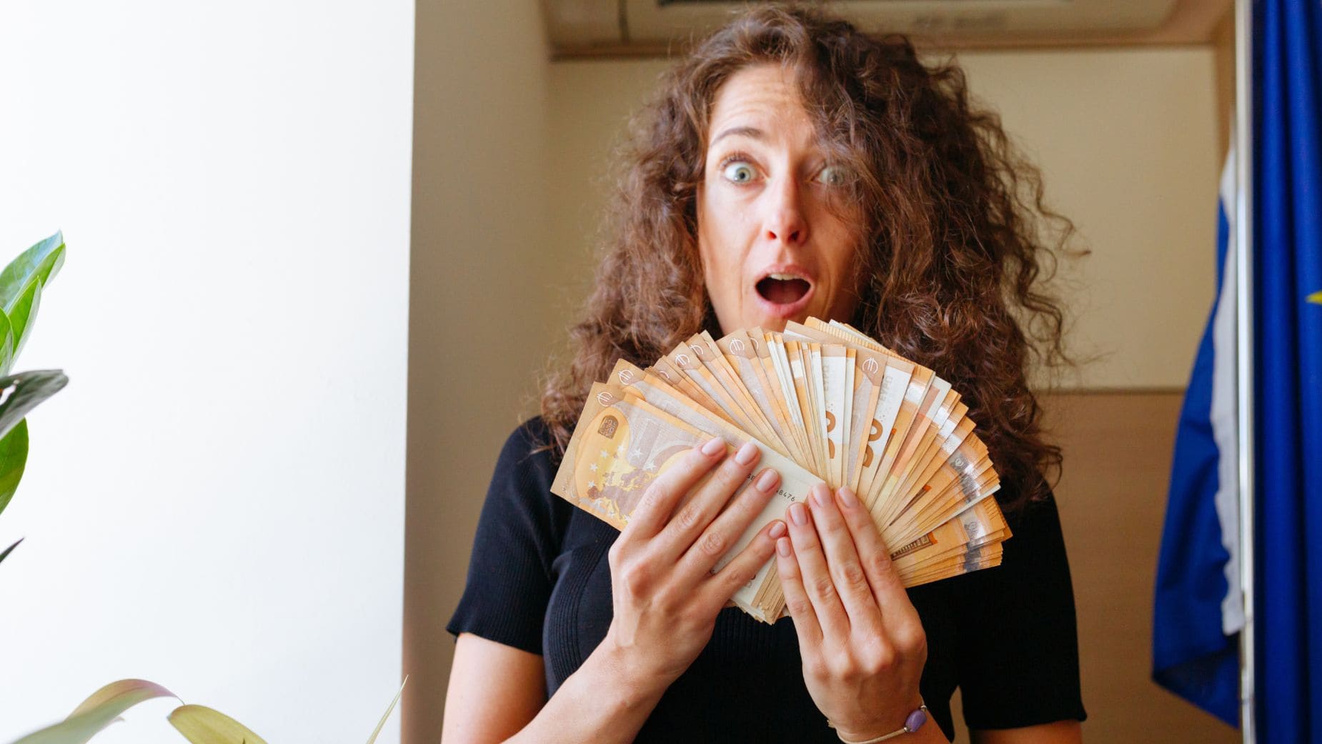 Mujer beneficiaria del Ingreso Mínimo Vital