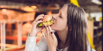 OCU ha analizado 16 marcas de hamburguesas para determinar su calidad