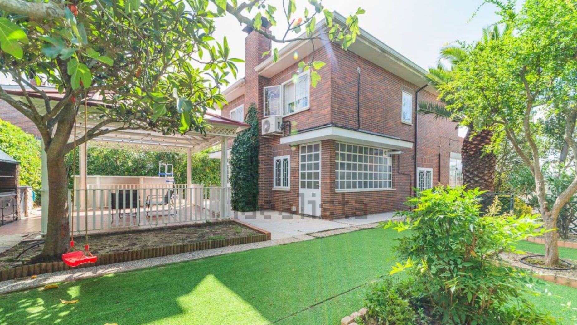 Casa con jardín a la venta