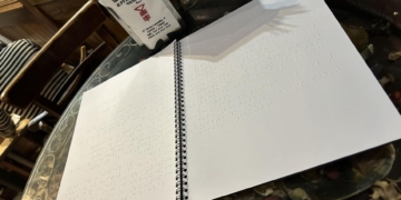 La Taberna El Embrujo lanza una carta accesible en braille