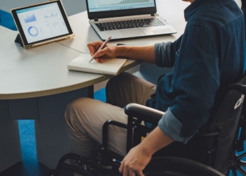 Las personas con discapacidad pueden acogerse a deducciones en la Declaración de la Renta