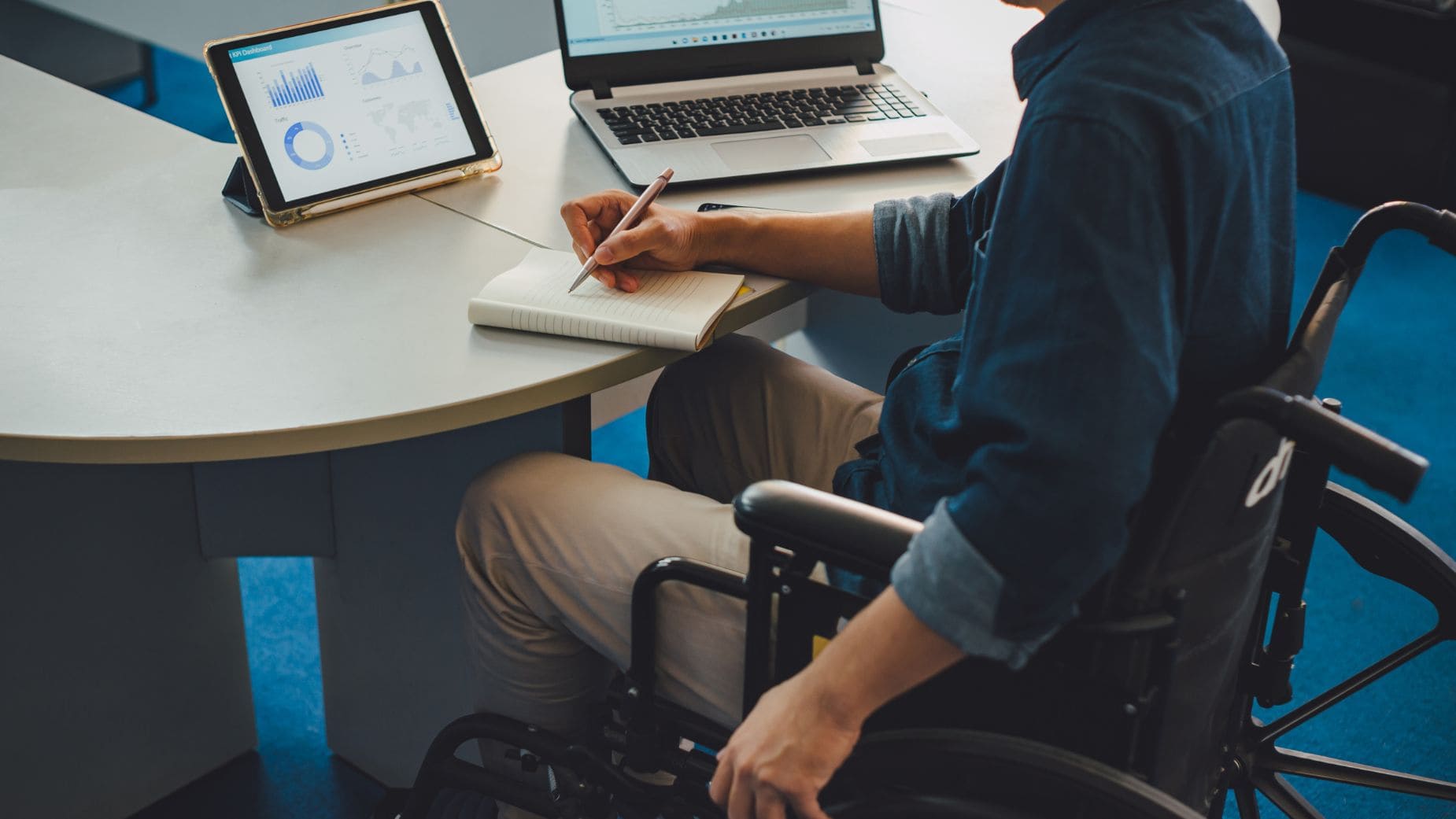 Las personas con discapacidad pueden acogerse a deducciones en la Declaración de la Renta
