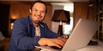 Las personas con discapacidad cuentan con deducciones en la declaración de la renta en Andalucía