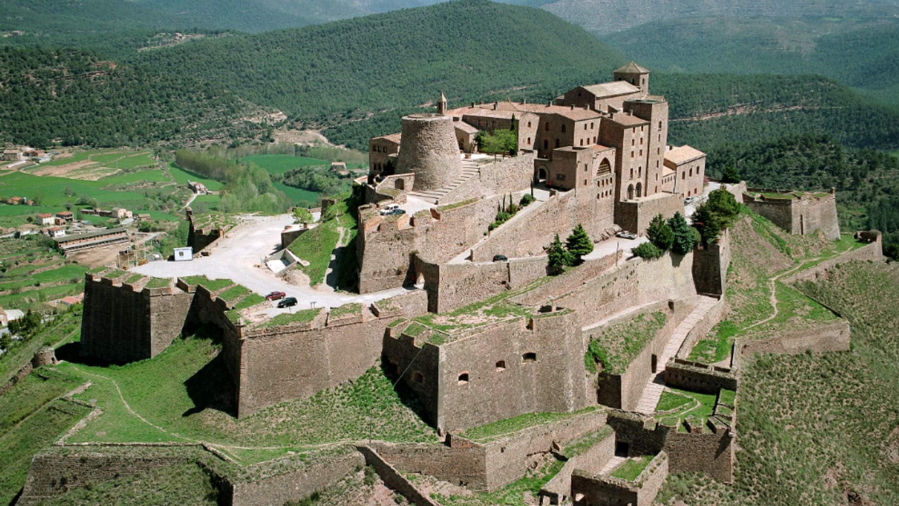 Parador de Turismo de Cardona, que cuenta con una oferta para las personas mayores