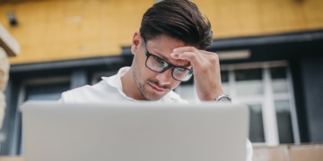 El SEPE señala el motivo que te puede hacer perder 16 meses de ayuda y más de 7.000 euros