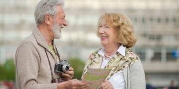 La Junta de Extramadura lanza el programa '55 y más' dirigido a personas mayores